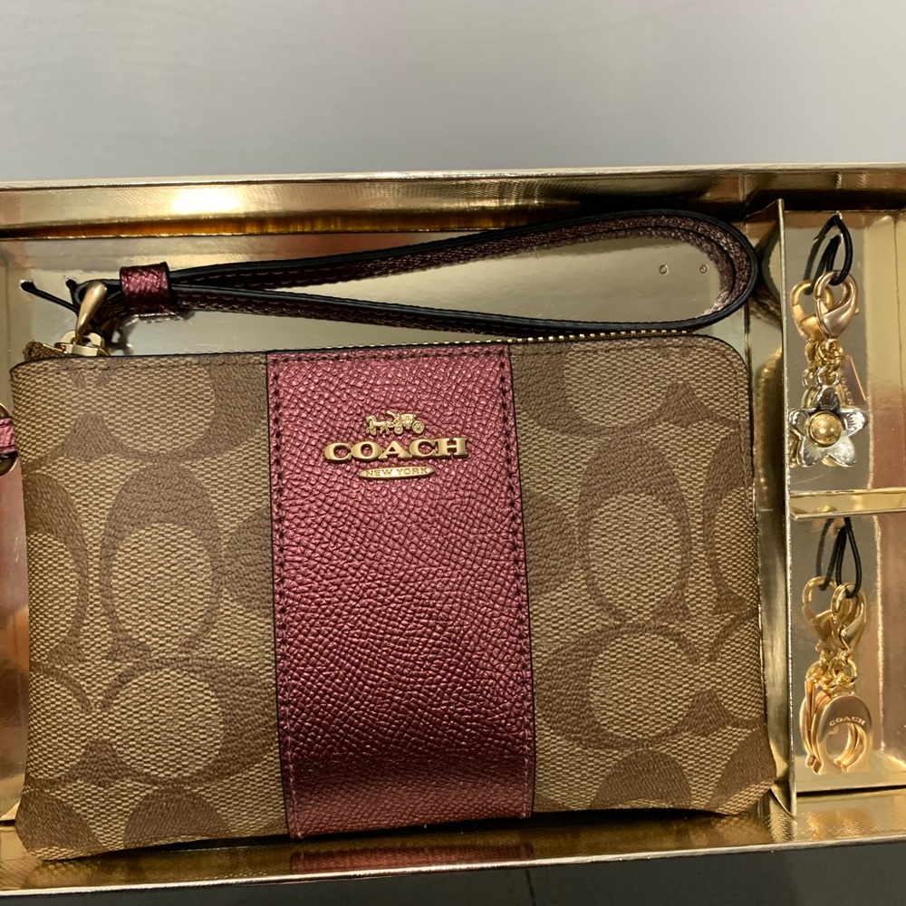NWT Coach Wristlet & Charms Set - Picture 3 of 5